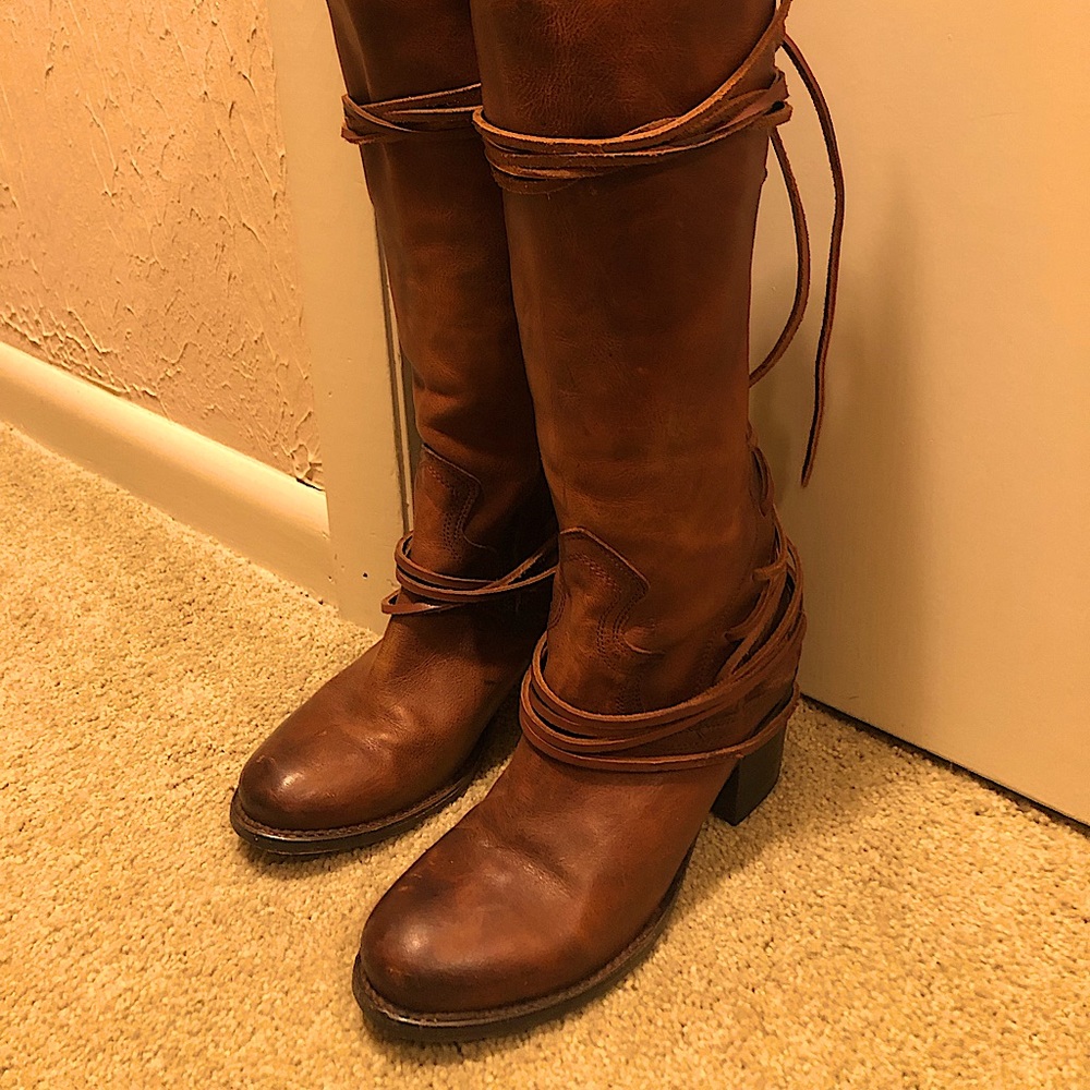 Freebird lace up coal boots in Cognac 🥰